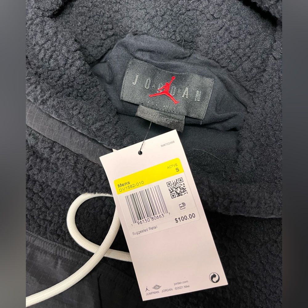 Jordan Fluffy Jacket - Picture 2 of 2